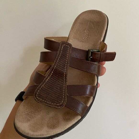 Clarks Brown Sandals Leather Straps Low Heel - Picture 2 of 9